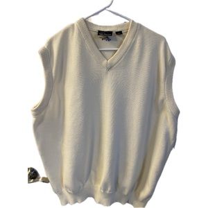 Greg Norman Collection  100% cotton cream vee neck golfing vest, XXL.